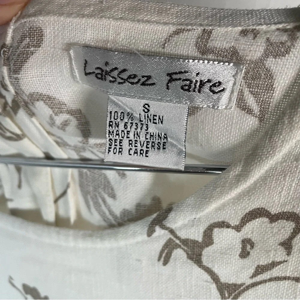 Linen floral Cream and Tan Button Back Short Sleeve Top